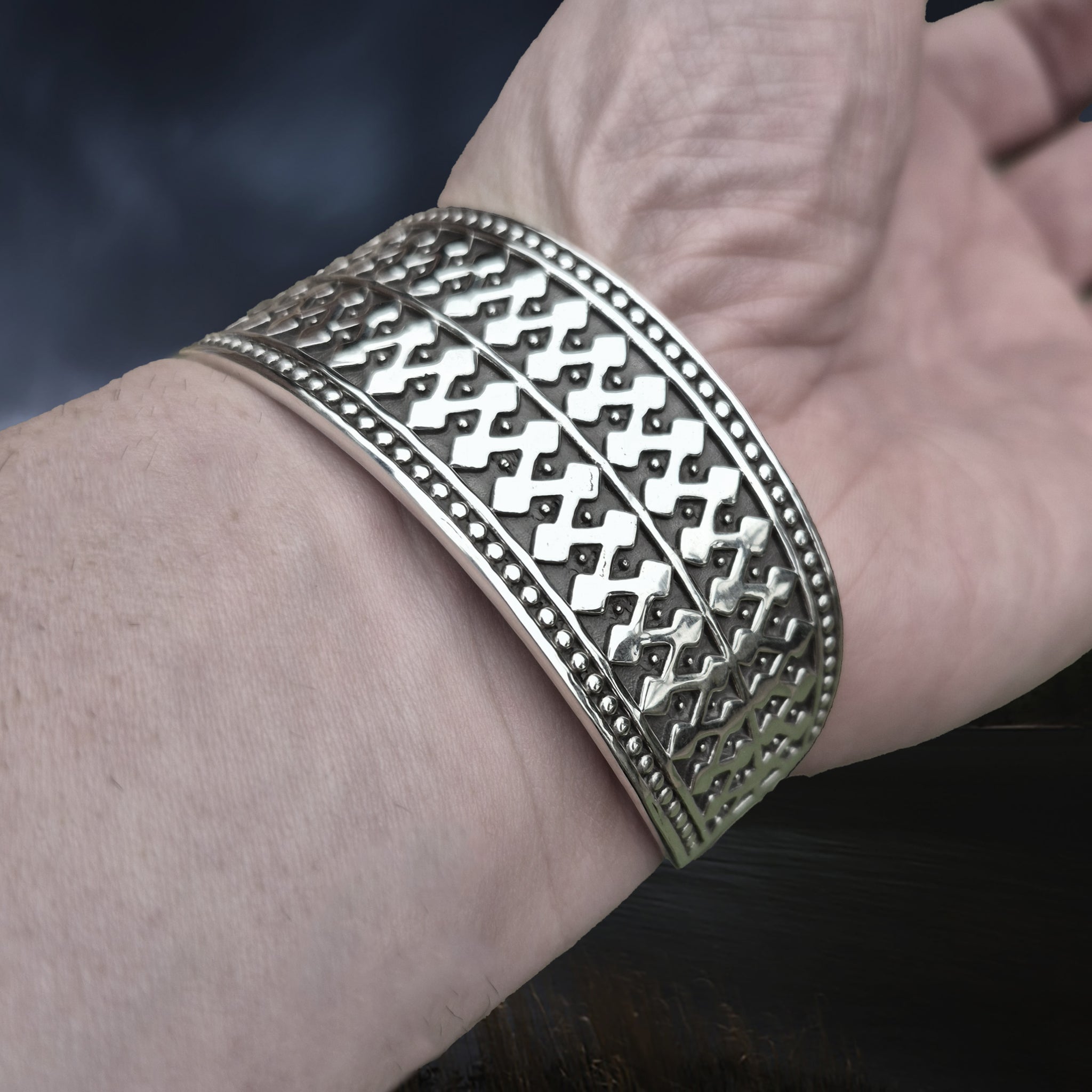 Silver Viking Bracelet / Arm Ring Replica From Anglesey with 1 Dot Design on Reverse Wrist