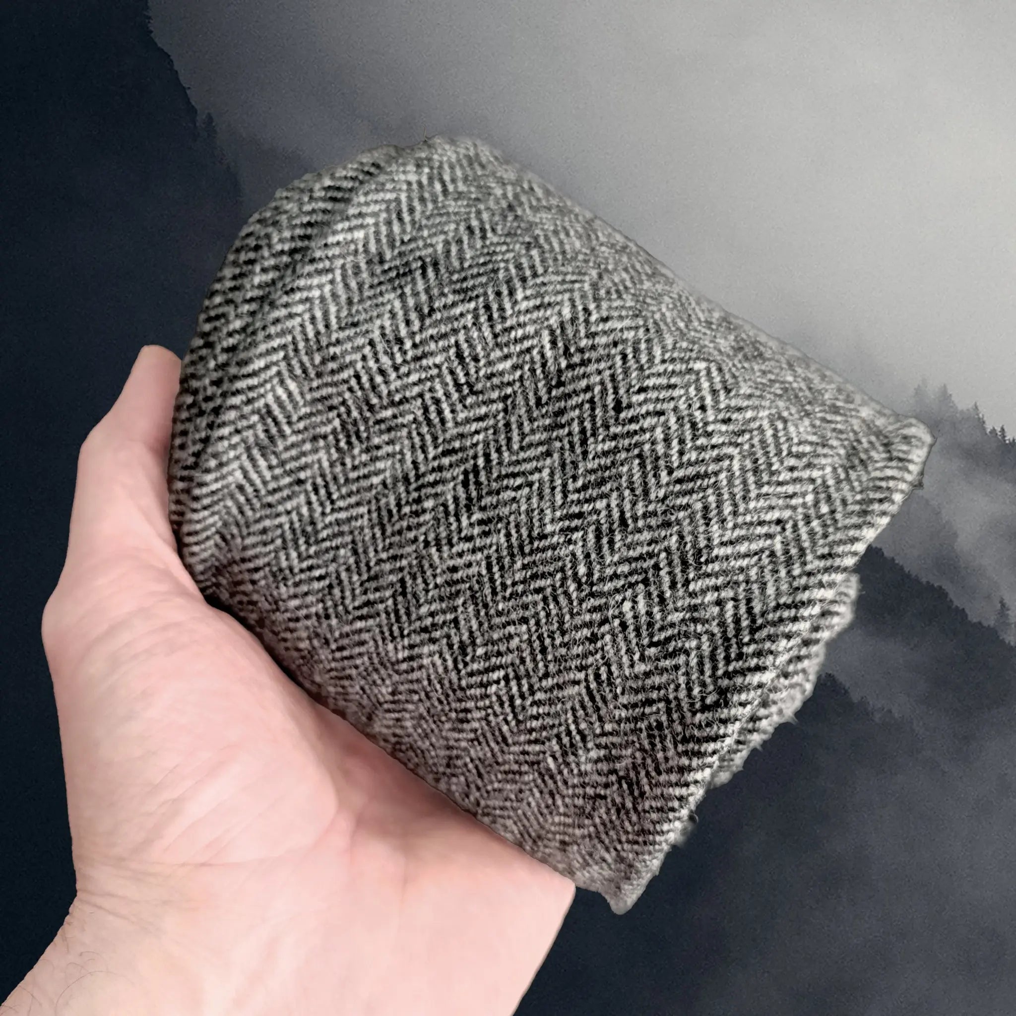 100% Wool Replica Viking Leg Wrap / Wininga in Bi-Colour Herringbone Weave on Hand