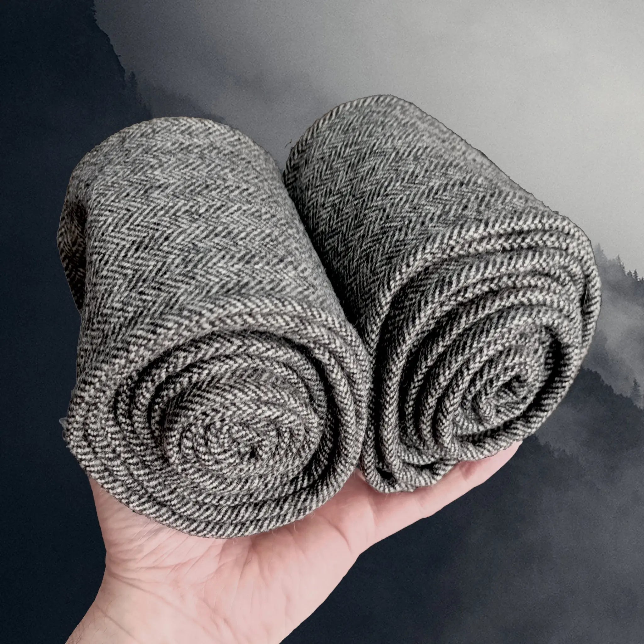 100% Wool Replica Viking Leg Wrap / Winingas in Bi-Colour Herringbone Weave on Hand