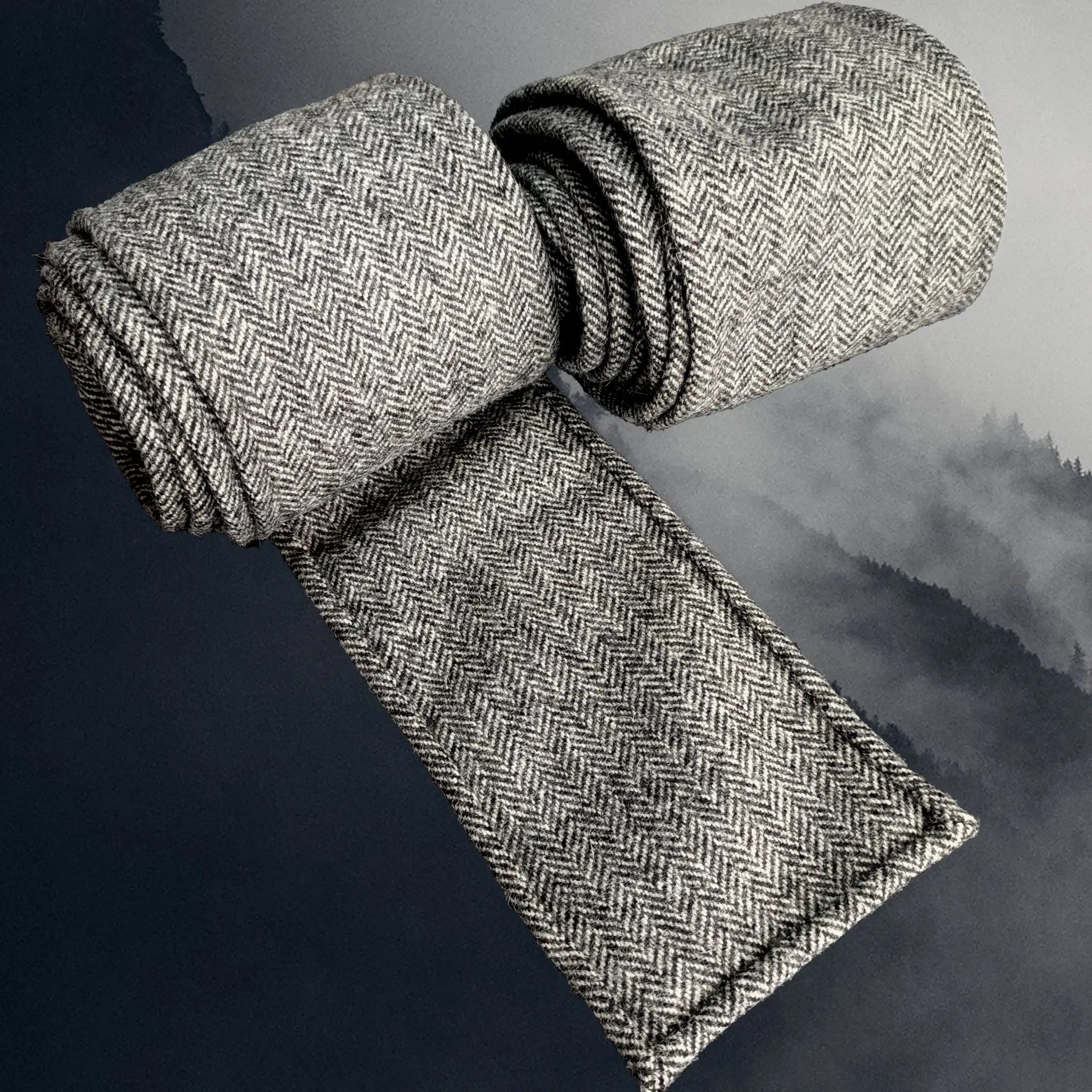 100% Wool Replica Viking Leg Wrap / Winingas in Bi-Colour Herringbone Weave - One Rolled Out