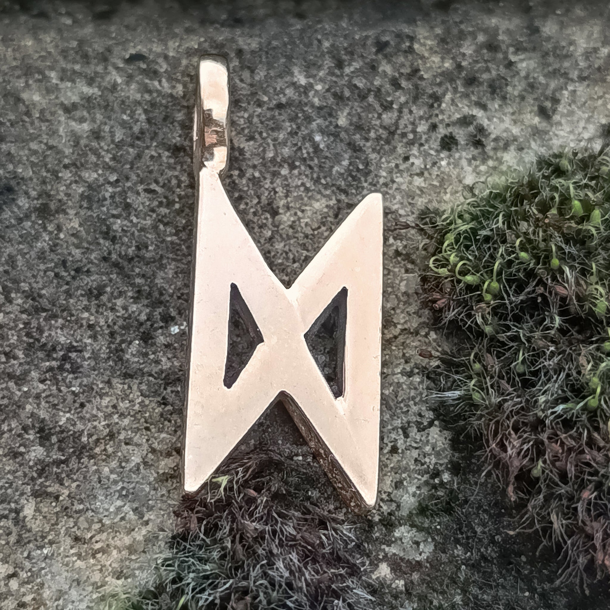 Bronze Elder Futhark Rune - Dagaz (D)