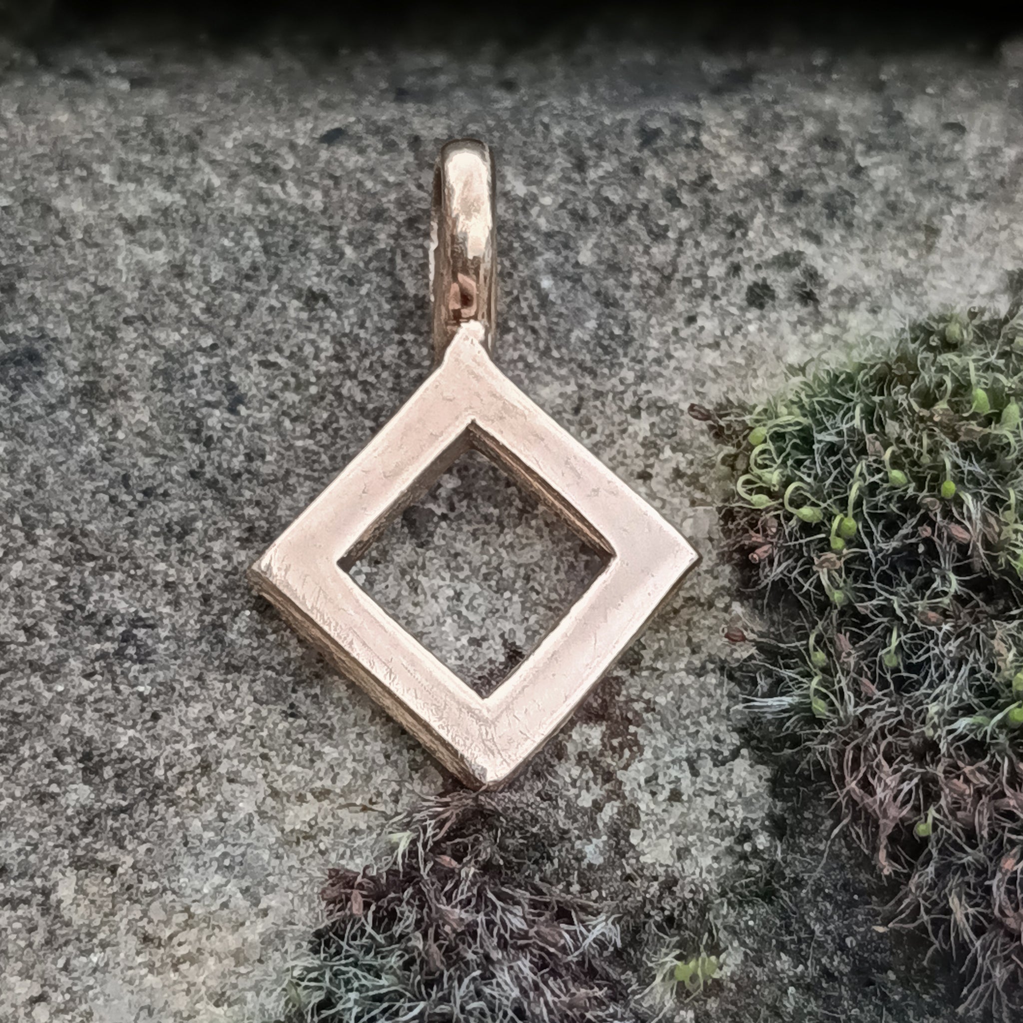 Bronze Elder Futhark Rune - Inguz (NG)