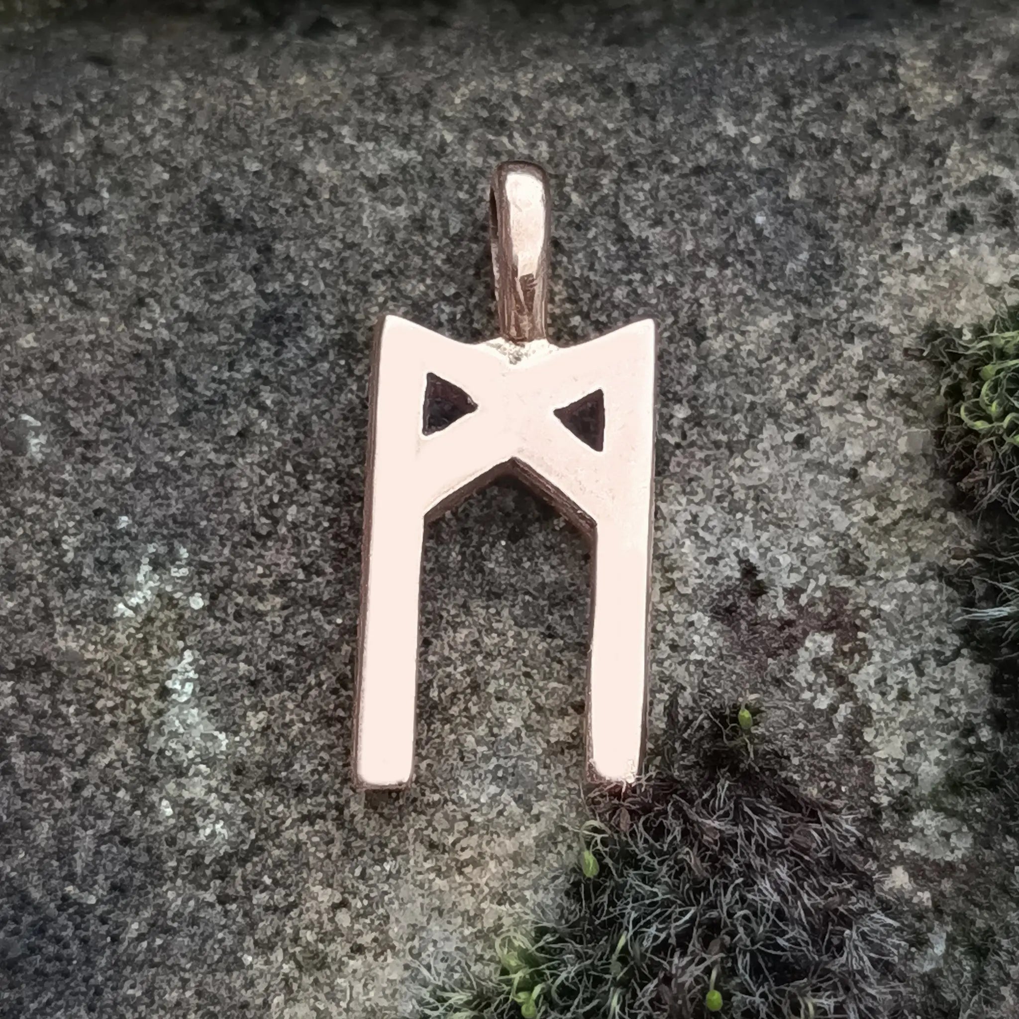 Bronze Elder Futhark Rune - Mannaz (M)