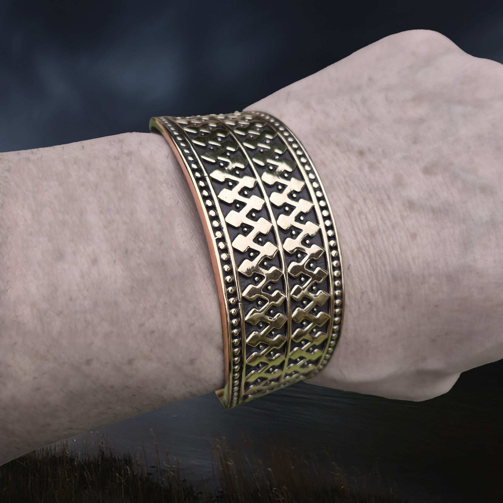 Bronze Hiberno-Norse Viking Bracelet / Arm Ring Replica with 1 Dot Design on Wrist