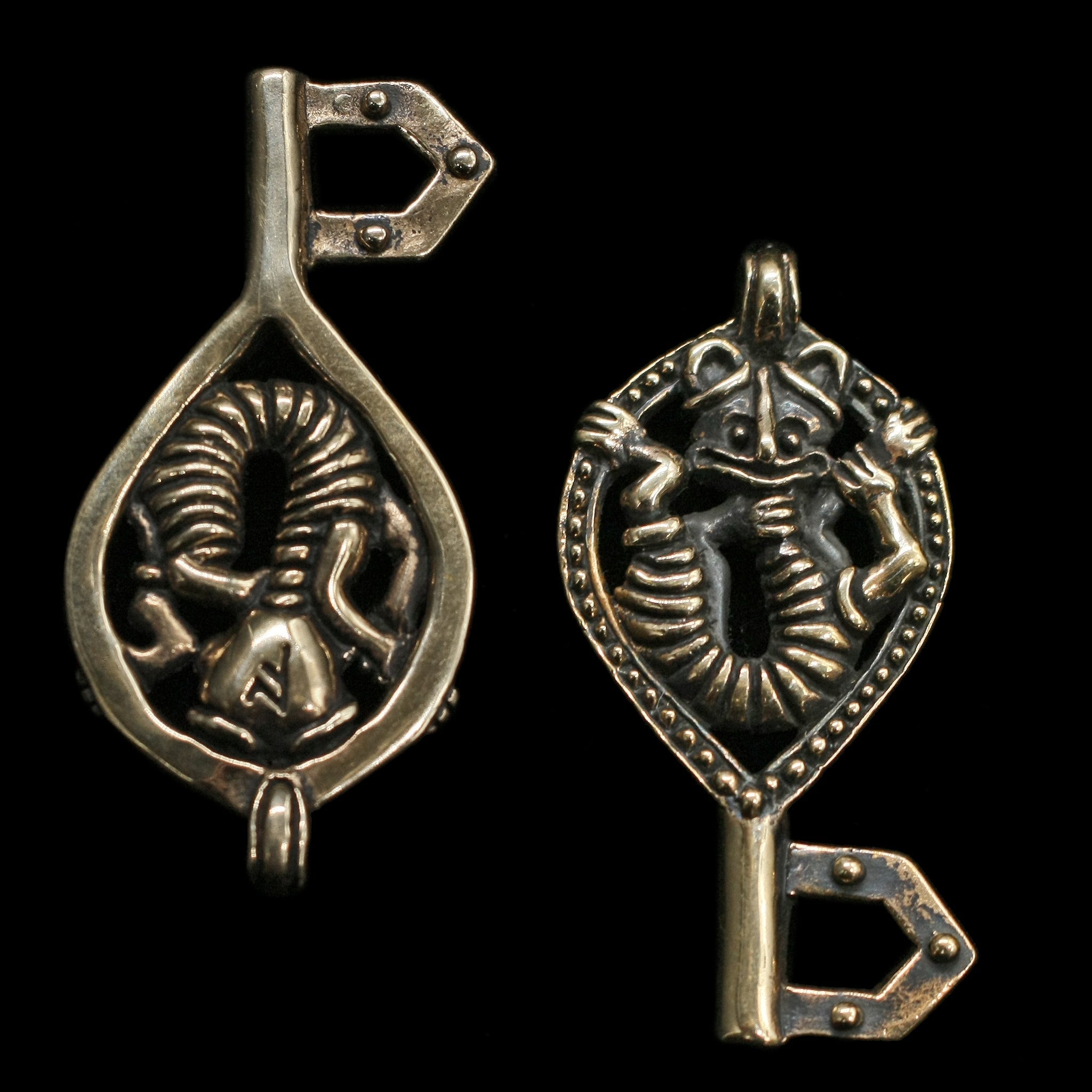 Bronze Viking Gripping Bear Key Pendant - Front & Back