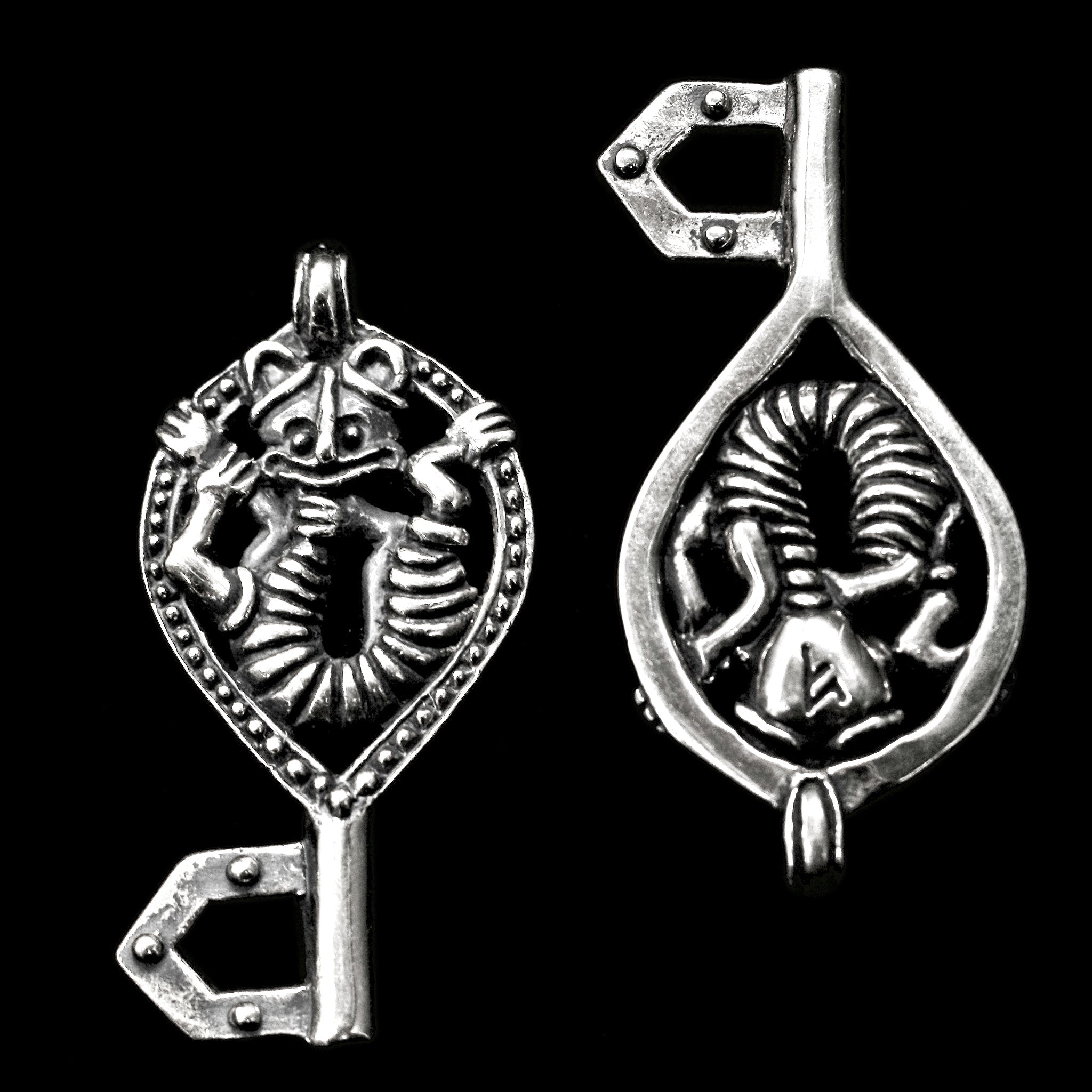 Silver Viking Gripping Bear Key Pendant - Front & Back