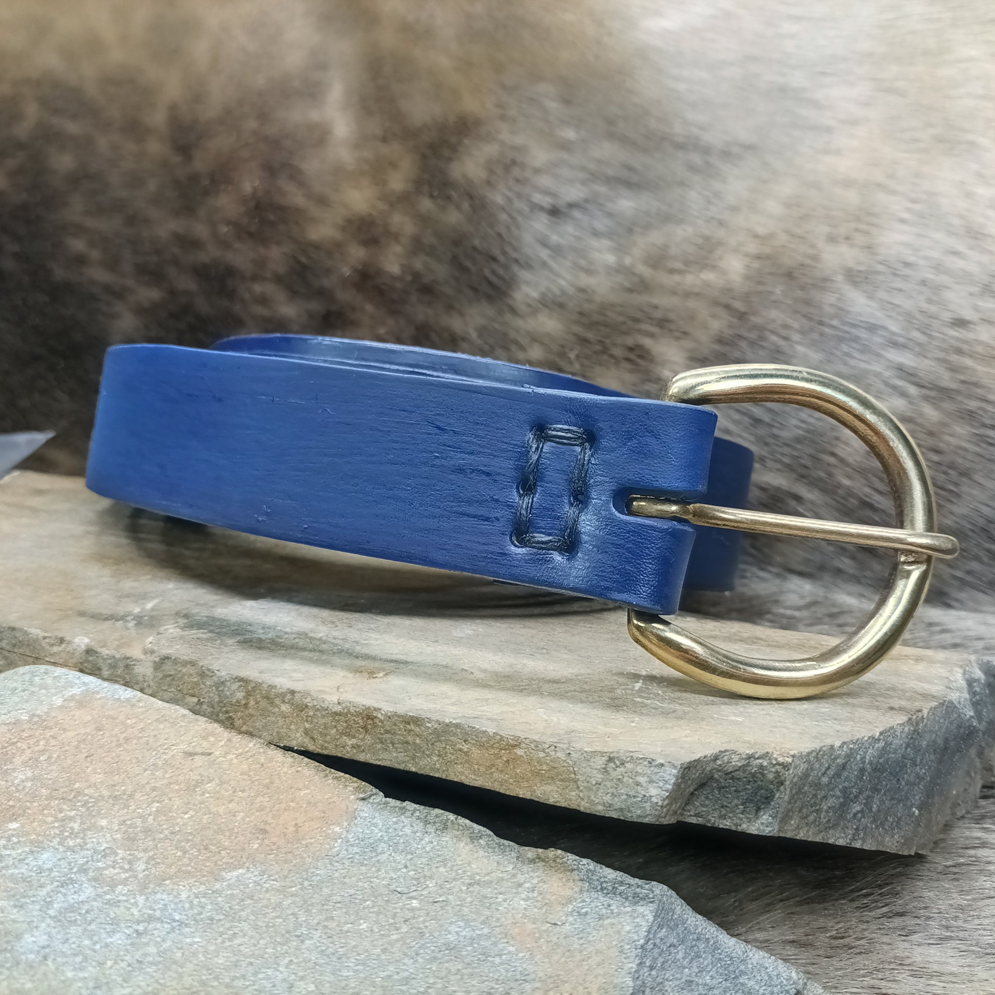 Wide blue outlet belt