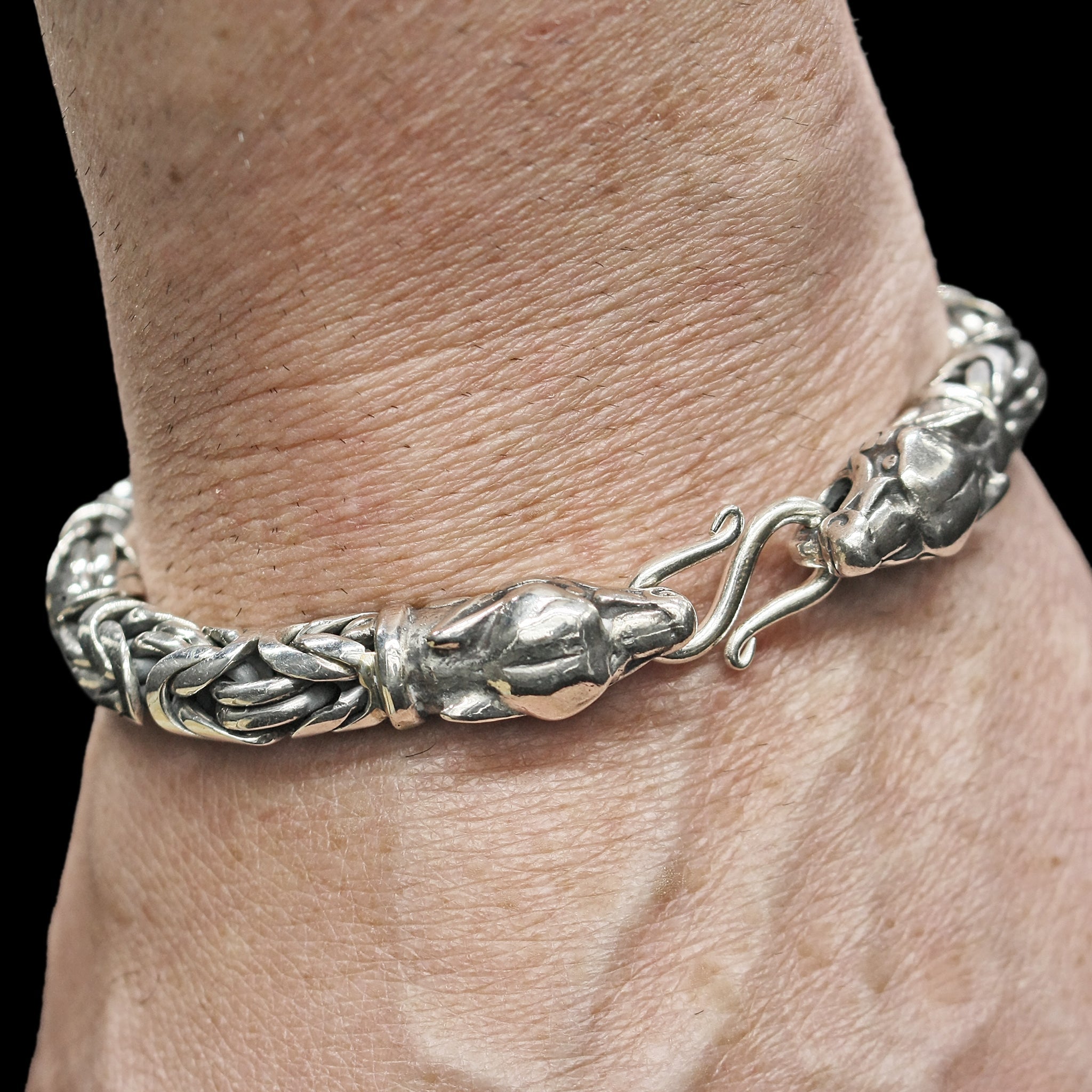 8mm Silver Viking King Bracelet With Ferocious Wolf Heads On Wrist