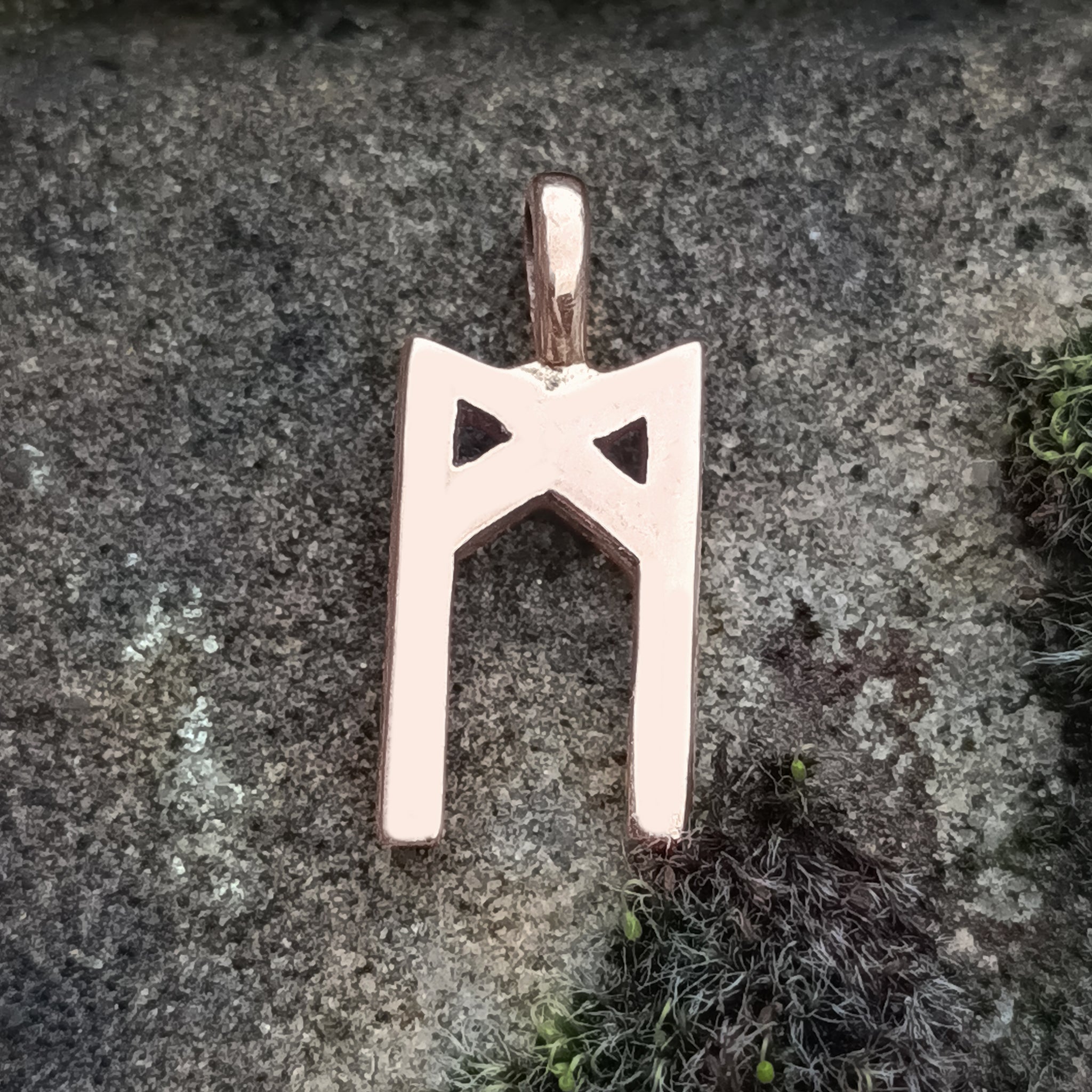 Bronze Elder Futhark Rune - Mannaz (M)